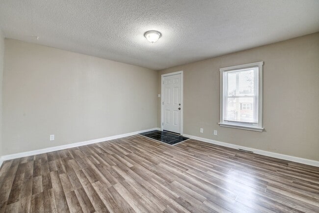 Foto del edificio - Updated 2-Bedroom Home with Garage & Large Yard