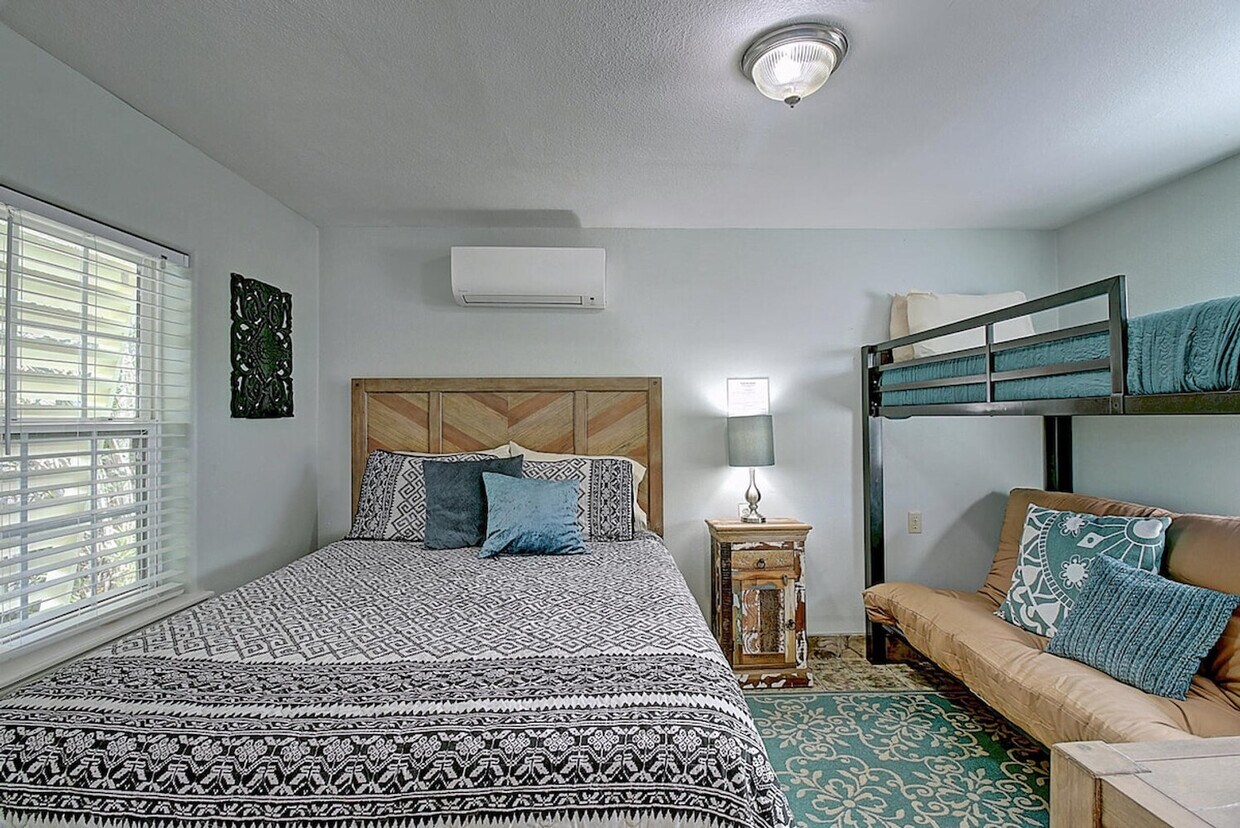 Foto principal - 134 N Alister St