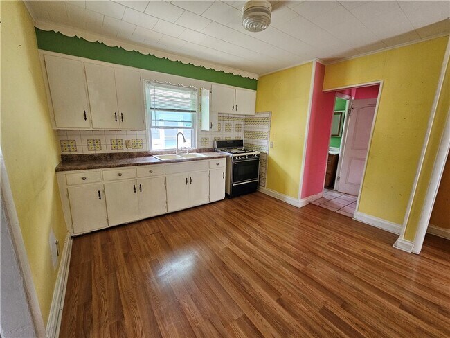Foto del edificio - 254 Anderson Ave