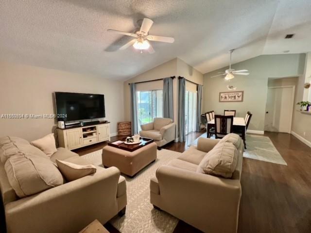 Building Photo - 303 E Riverbend Dr