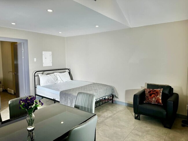 Photo du bâtiment - 80 Sand Bay Rd