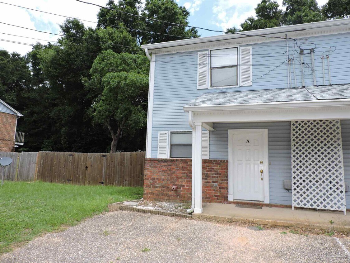 Foto principal - 7702 Kipling St