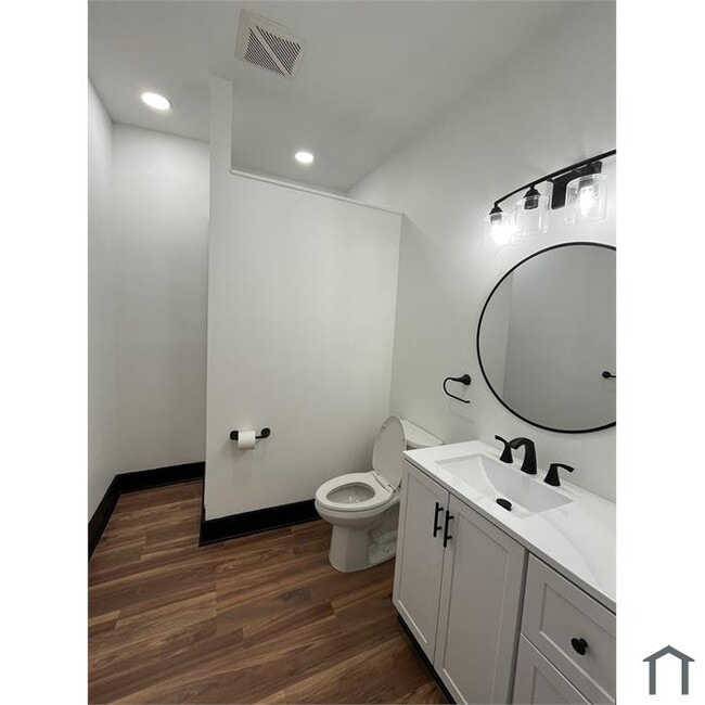 Bathroom - 32 Chapel St