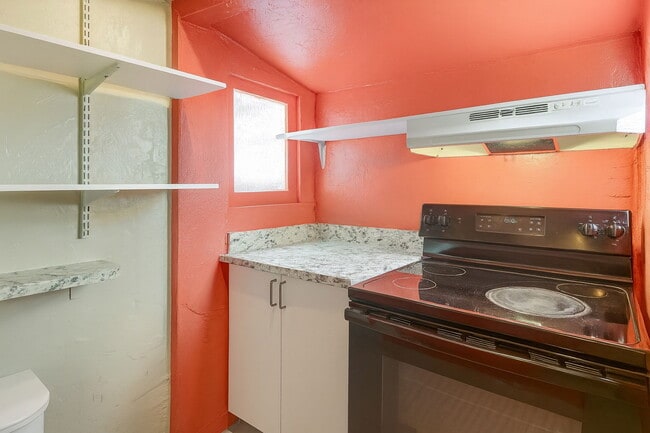 Building Photo - 1935 Taylor St