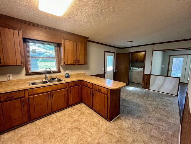 Building Photo - 3 Bedroom 2 Bath Ranch Style House in Pendleton