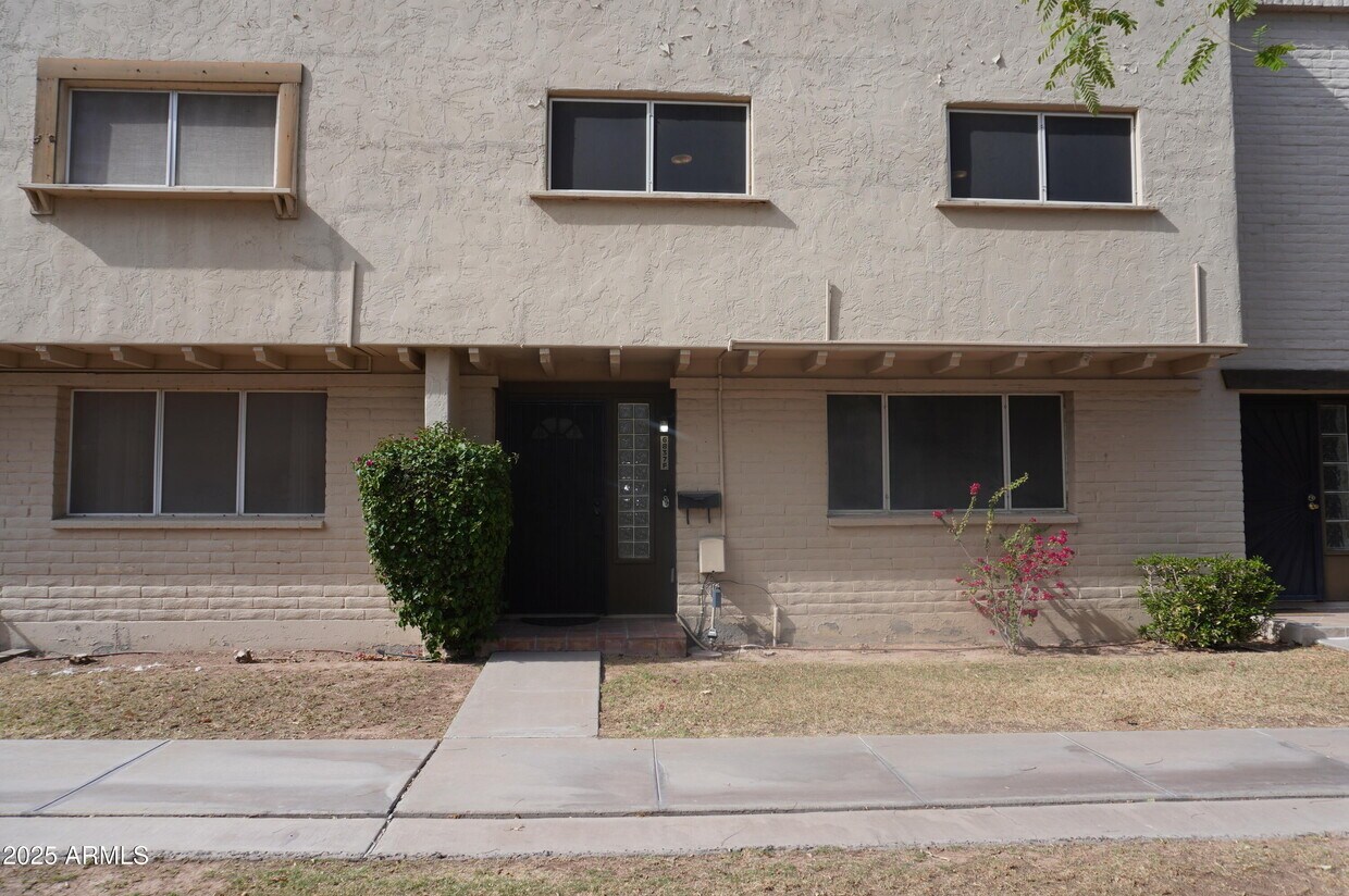 Primary Photo - 6837 E Osborn Rd