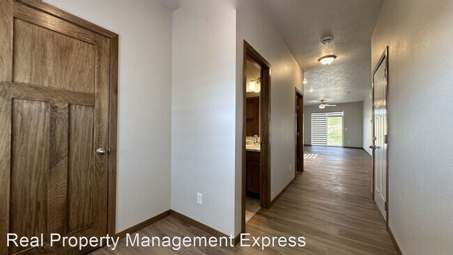 Building Photo - 3 br, 2.5 bath House - 6016 E Copper Pl