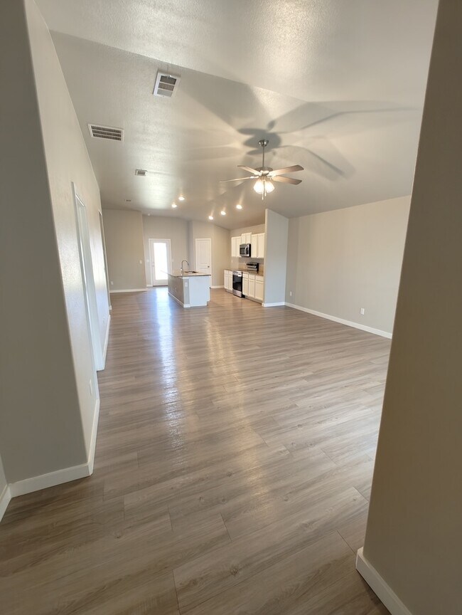Foto del edificio - 3 bed 2 bath in Lone Star Trails!