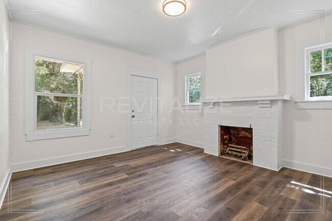 Foto del edificio - Charming 3 Bed 2 Bath Bungalow in Mobile