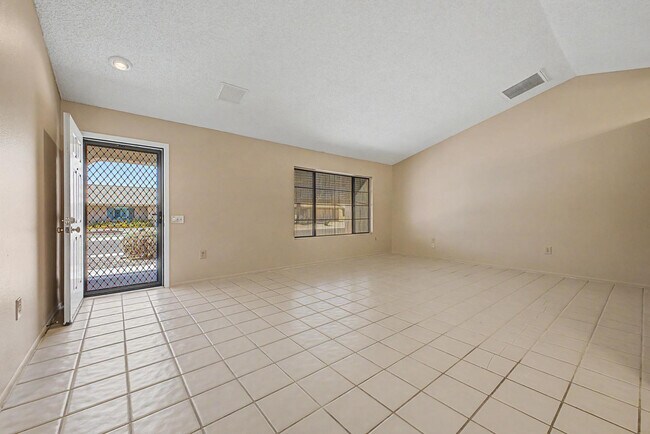 Foto del edificio - 14222 W Yosemite Dr