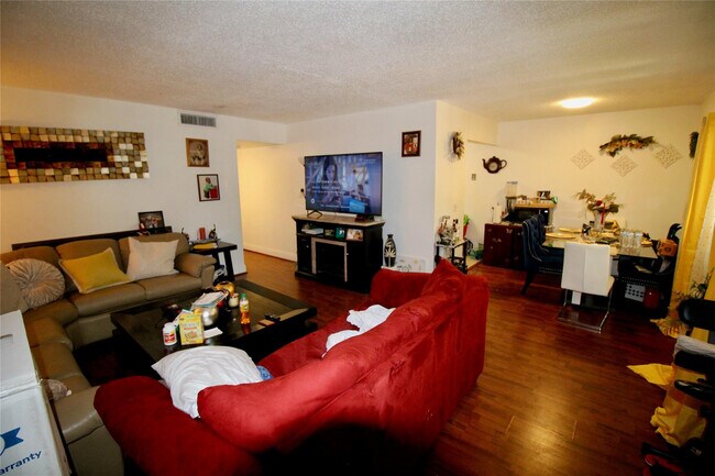Building Photo - 316 Meadows Cir