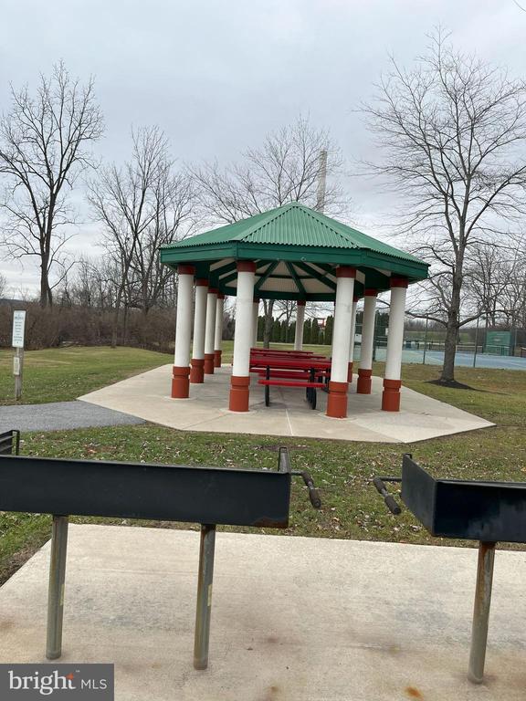 Building Photo - 18 Madison Way