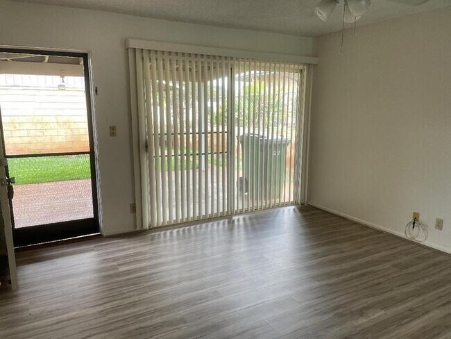 Foto del edificio - HAAWI WAY 2/1/1 duplex, W/D, storage, pati...