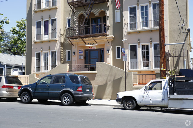 Building Photo - 560 N. Kingsley