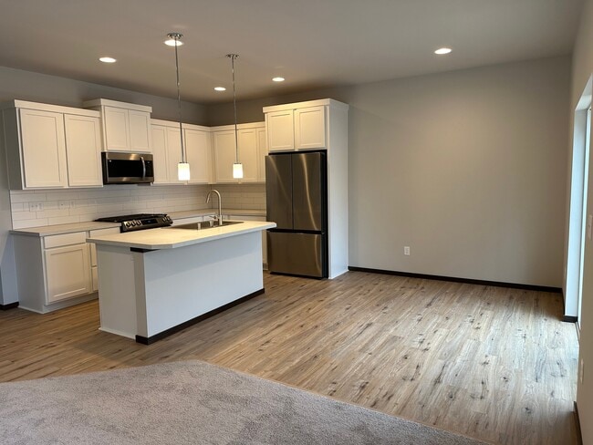 Building Photo - 9421 Fairhaven Cir NE