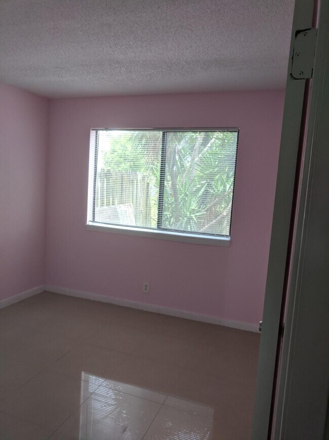 Building Photo - 100 Nottingham Cir