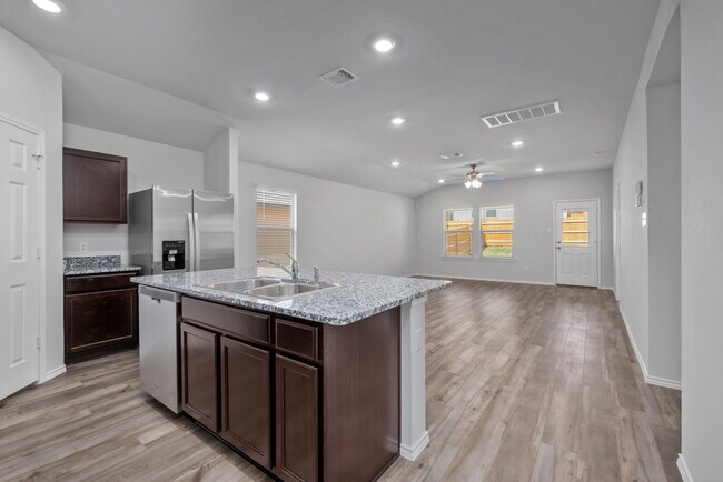 Building Photo - 1319 Lund Dr
