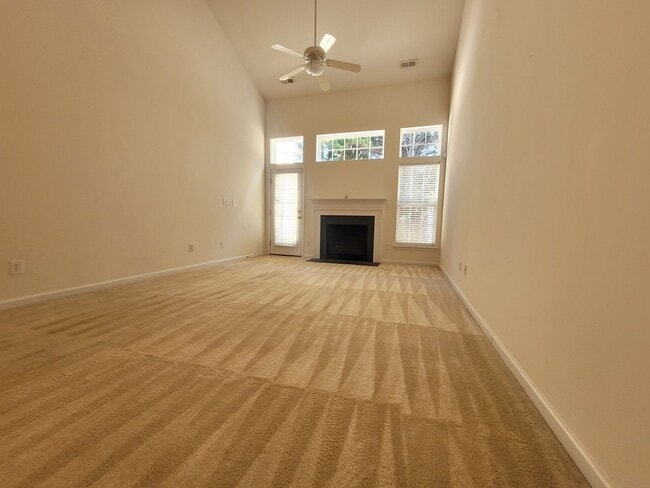 Foto del edificio - Spacious 3 Bed/2.5 Bath Townhome - Breakfast Area - Fireplace - Washer/Dryer - Loft - Walking Trails
