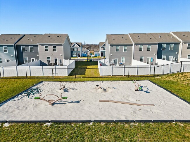 Building Photo - West Wind Townhomes