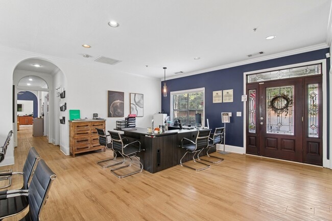 Building Photo - Greenhouse Apartments