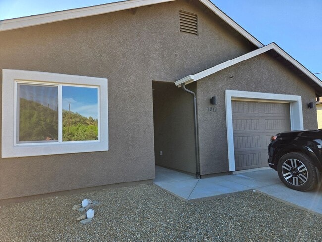 Building Photo - 1812 N Rose Quartz Dr