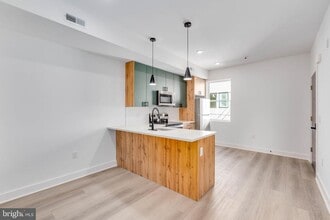 Building Photo - 1221 W Lehigh Ave