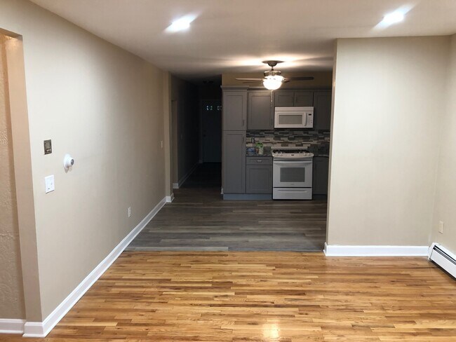 Kitchen/ hallway - 25 Stellman Rd