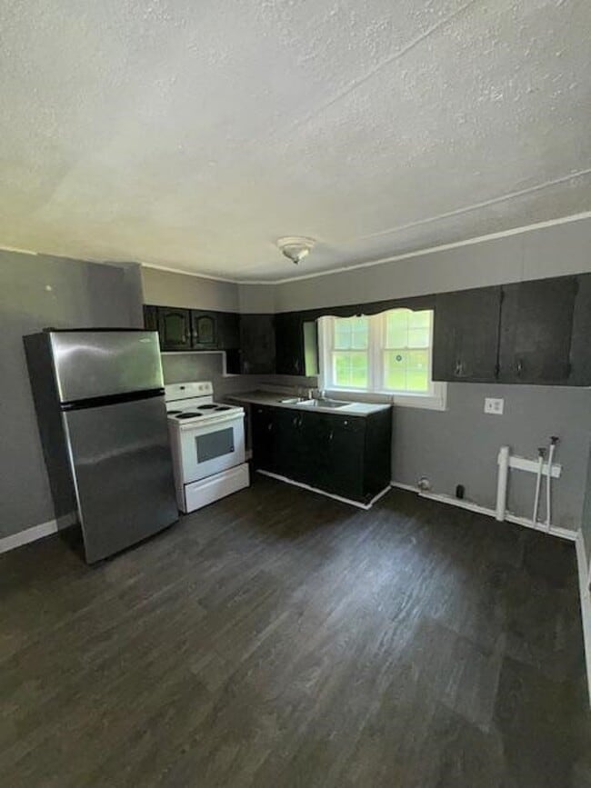 Building Photo - 406 Lake Dr