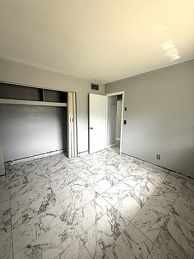 Foto del edificio - 107 Hill Cir