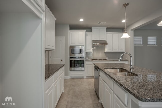 Building Photo - 133 Knight of Realm Blvd
