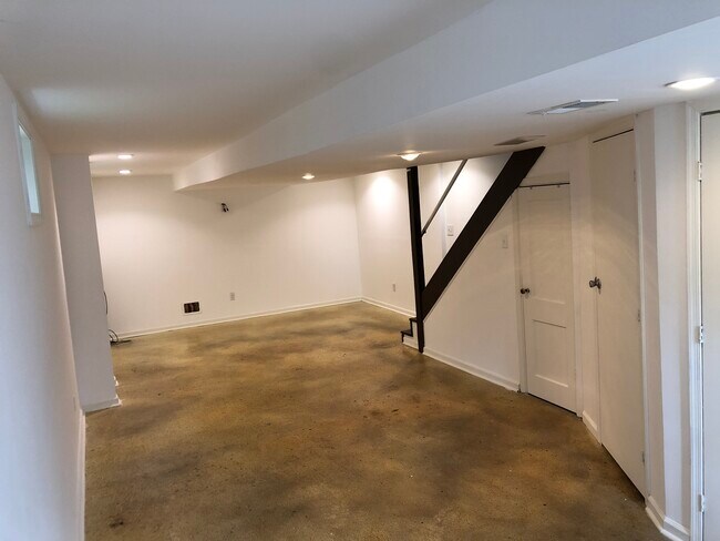 Large finished basement - 716 Crittenden St NE