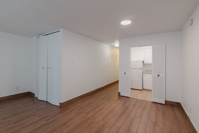Building Photo - 2285 Rue St Mathieu