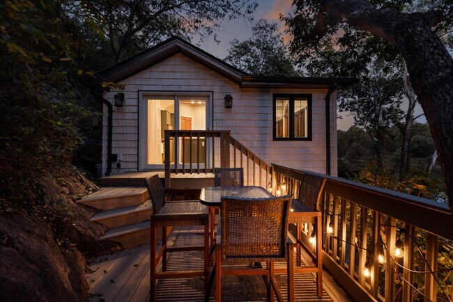 Foto del edificio - 730 Bennys Bch Rd