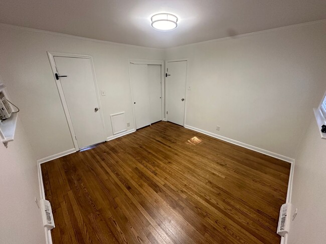 Building Photo - Charming 2BR Duplex in Durham’s Lakewood District