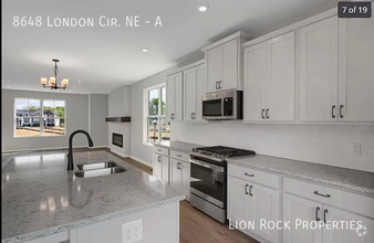 Building Photo - 8648 London Cir NE