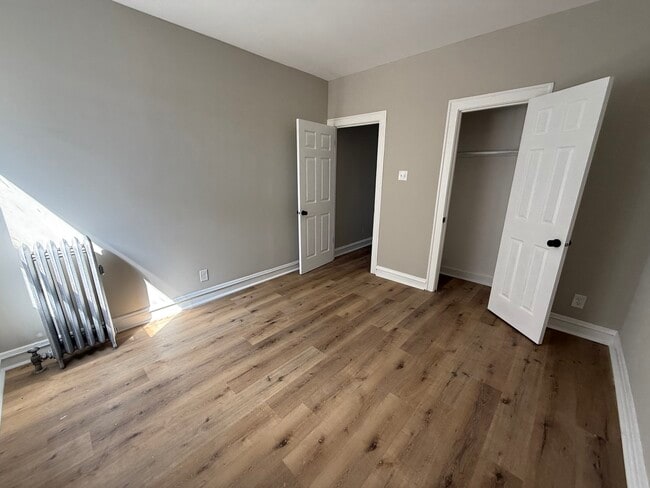 Building Photo - 4917 W Berteau Ave