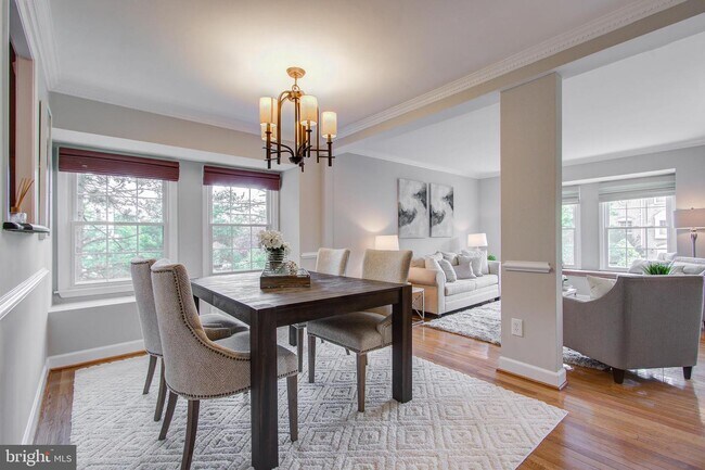 Foto del edificio - 8047 Merry Oaks Ct
