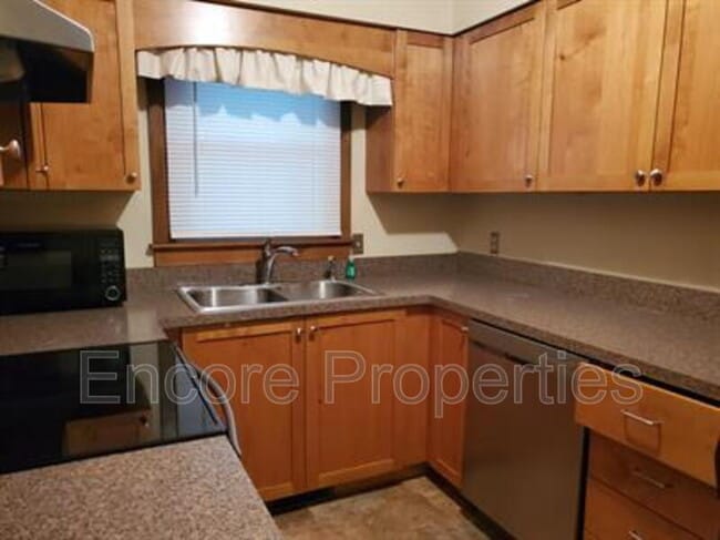 Building Photo - 1125 Bermuda Run