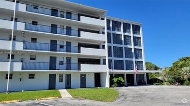 Building Photo - 950 Hillcrest Dr