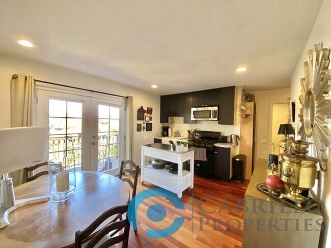 Building Photo - 3964 Manzanita Dr