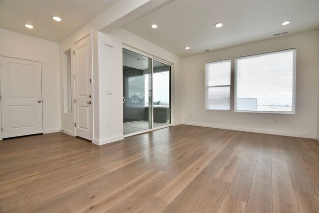Foto del edificio - 3 Bed 2.5 Bath Townhome with Awesome View in Daybreak!