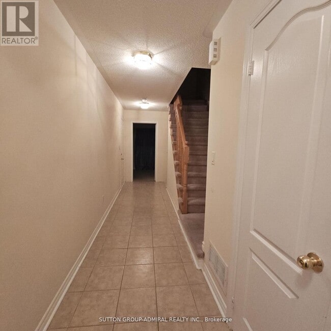 Building Photo - 27 Frost King Ln