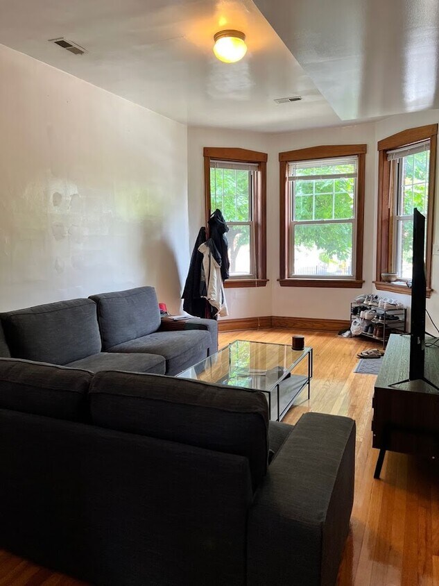 3314 N Lawndale Ave Unit 1, Chicago, IL 60618 Apartments in Chicago