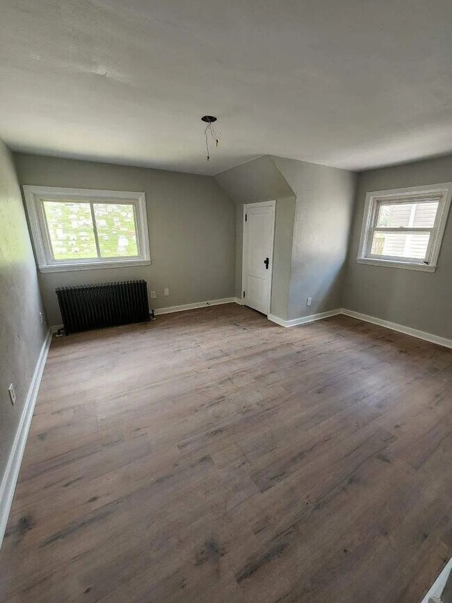 Building Photo - 3915-3917 Mount Troy