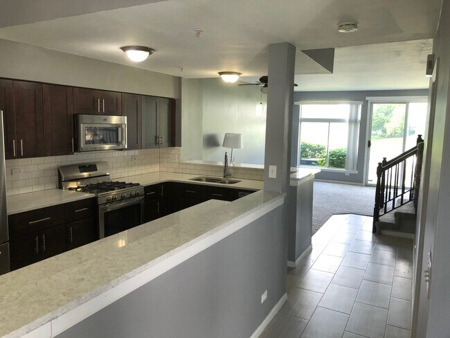 Foto del edificio - 1102 E Wilson Ave