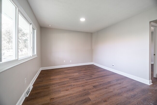 Building Photo - 1284 Augmont Ave