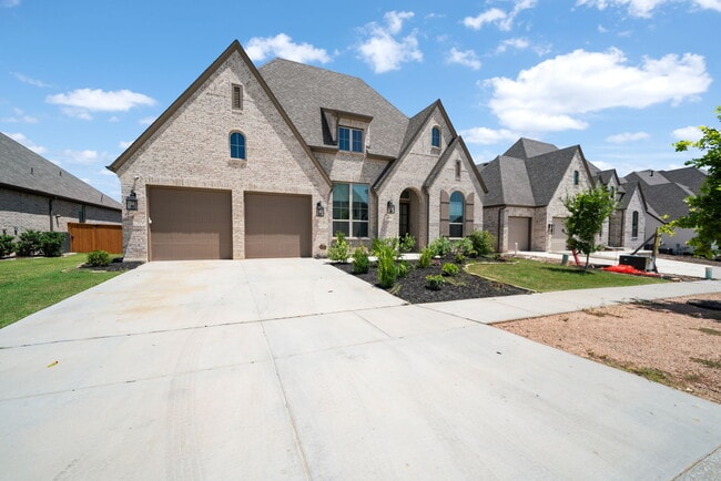Foto del edificio - Stunning 4-Bed, 4.5-Bath Home with Pool Access and Private Yard in New Braunfels
