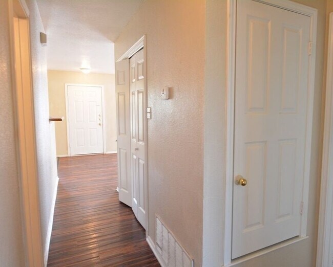 Building Photo - 2200 Wright Way