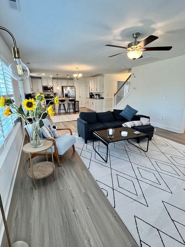 Building Photo - Extremely well kept 3 Bedroom avail in The Landing at Mill Creek!