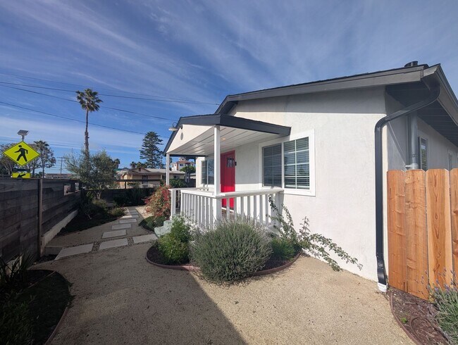 Building Photo - Beautifully Renovated 2 Bedroom in Oceanside!